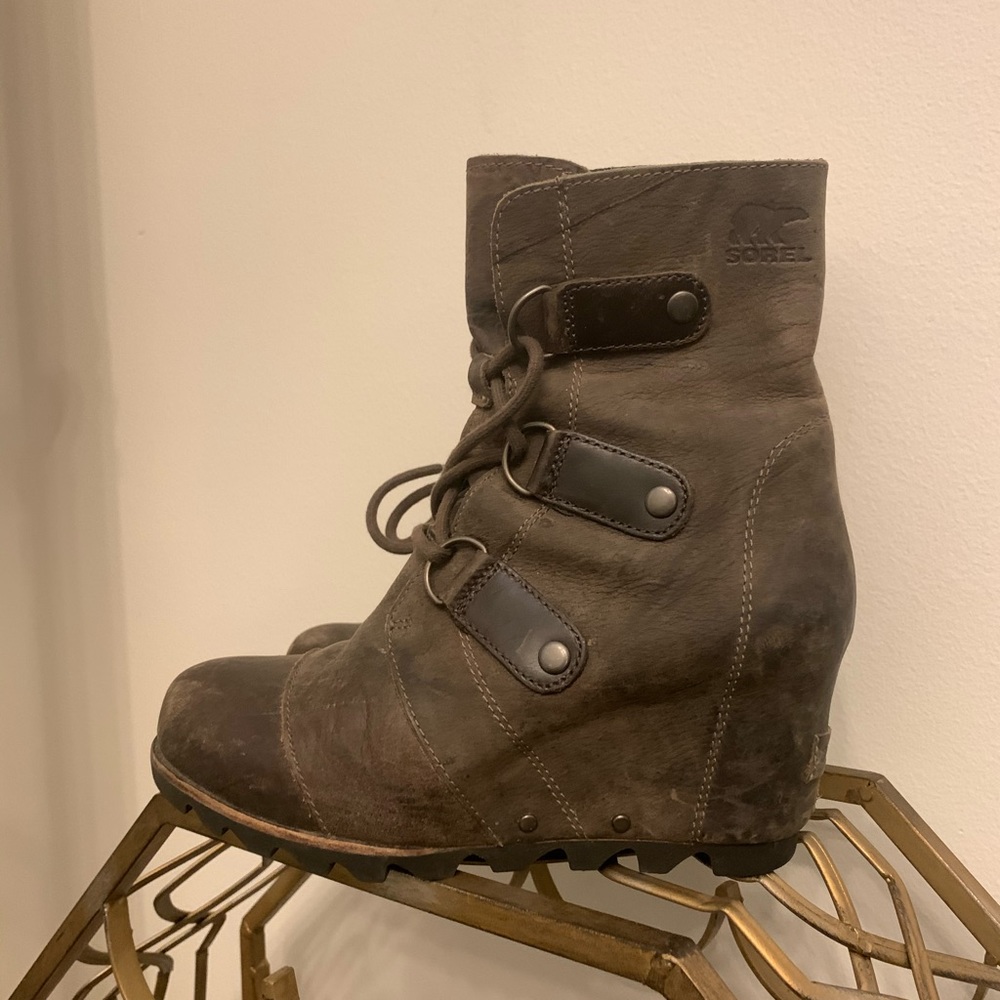 SOREL Joan of Arctic Midi Wedge Boot (size 6)